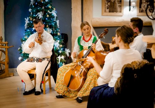 Najpiękniejsze Kolędy Góralskie – Rodzinne Świętowanie i Tradycja Podhala